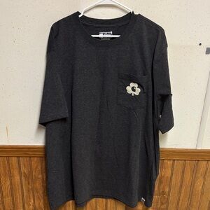 Carhartt - Men’s Black Short-Sleeve Pocket Tee with Clover Graphic. - size xxl